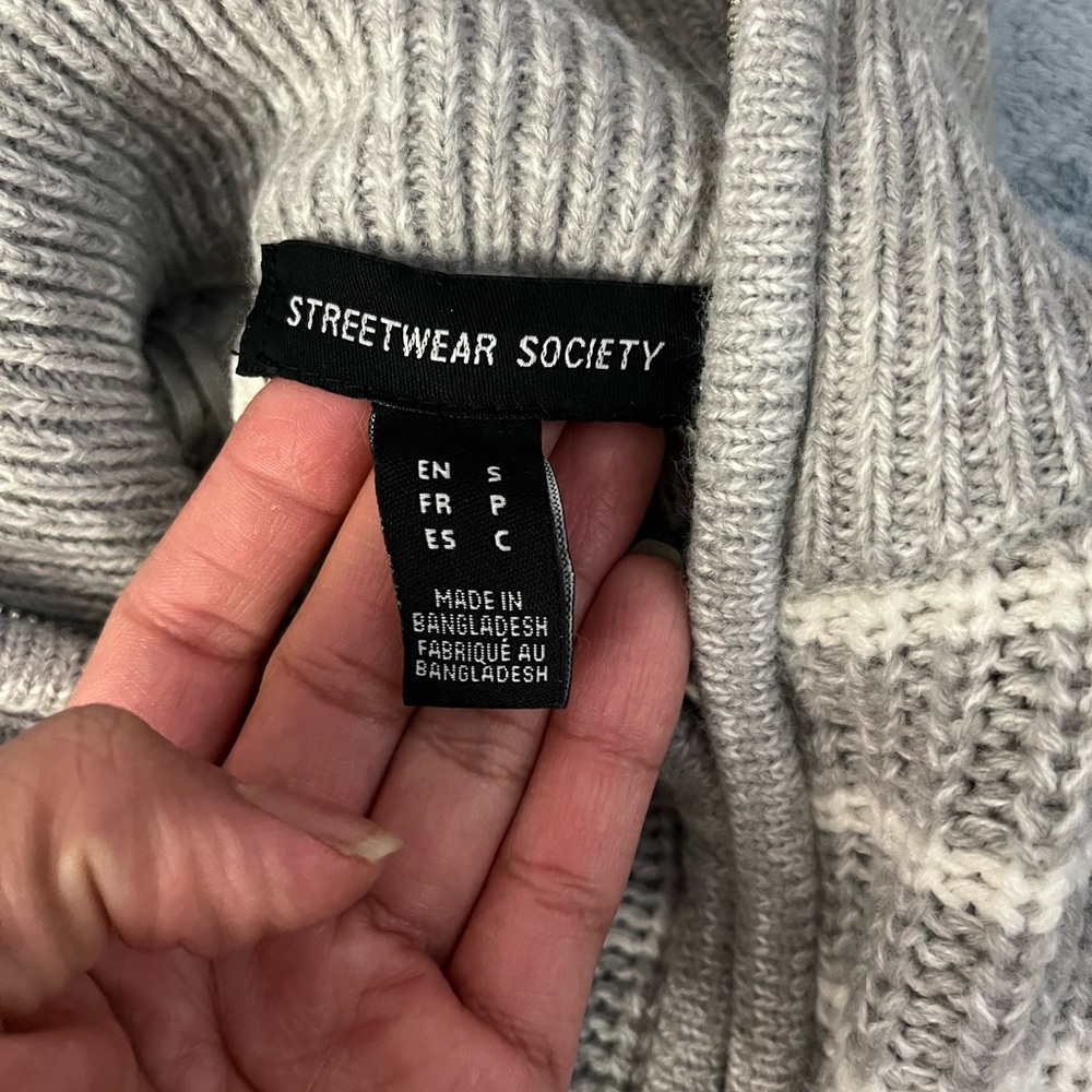 Stripped pullover sweater - Picture 3 of 3